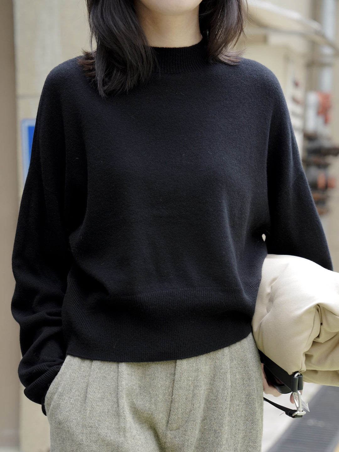 Damen Relaxter Feinstrick-Pullover mit überschnittener Schulter und Rundhalsausschnitt Echoarchiv