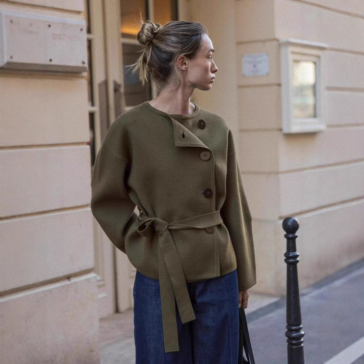 Damen Strickjacke mit asymmetrischer Knopfblende und Taillengürtel Echo Archiv