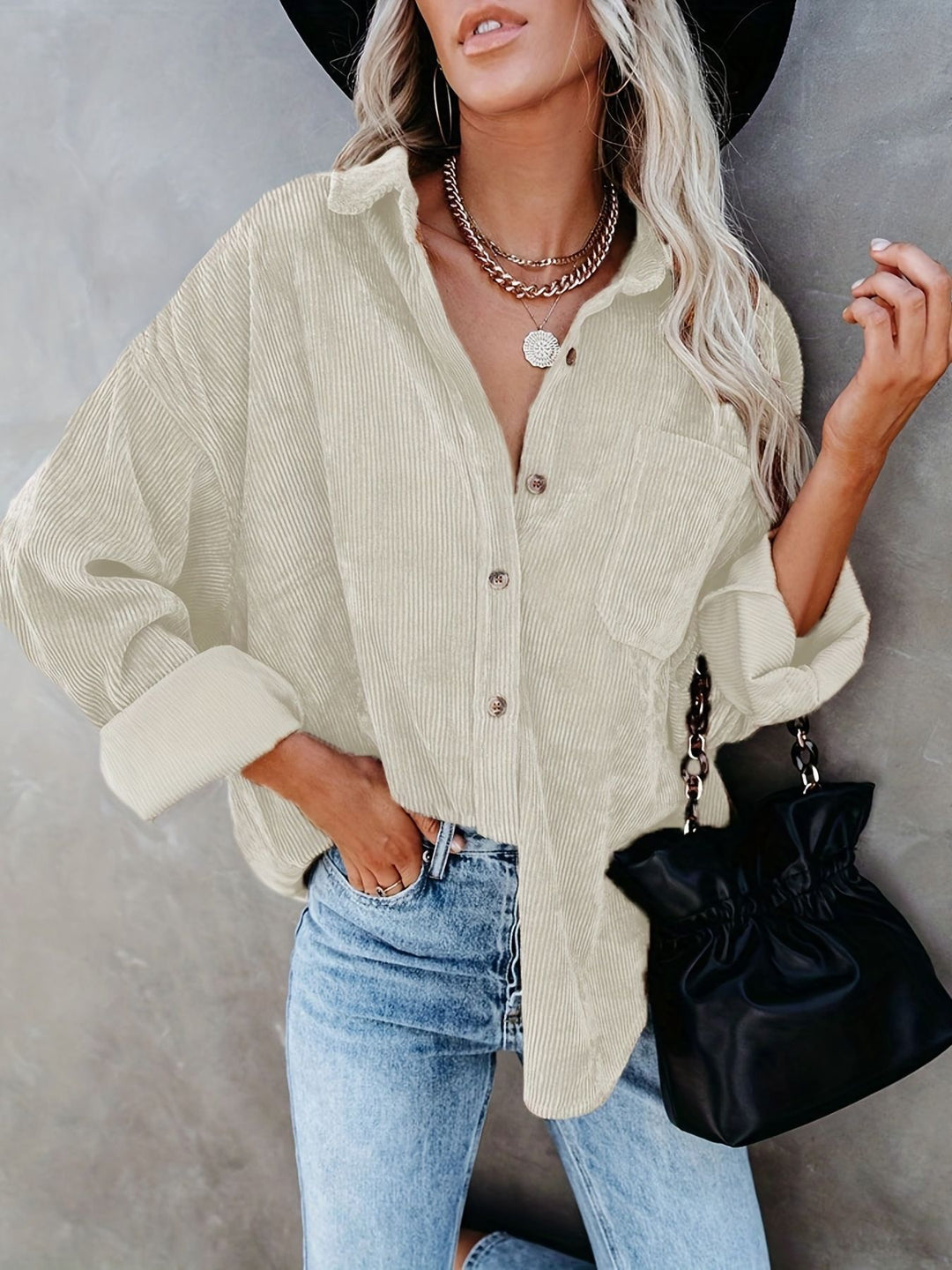 Damen Oversize Cordhemdjacke mit Brusttasche und durchgehender Knopfleiste – Célinea