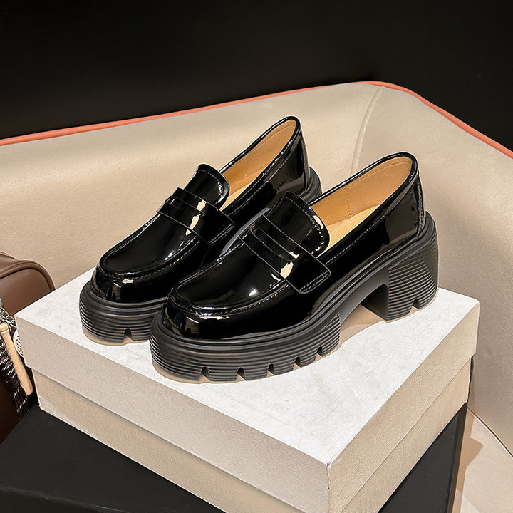 Damen Chunky‑Pennyloafer in Lackoptik mit gezahnter Lug‑Sohle und gepolstertem Komfortfutter Echo Archiv