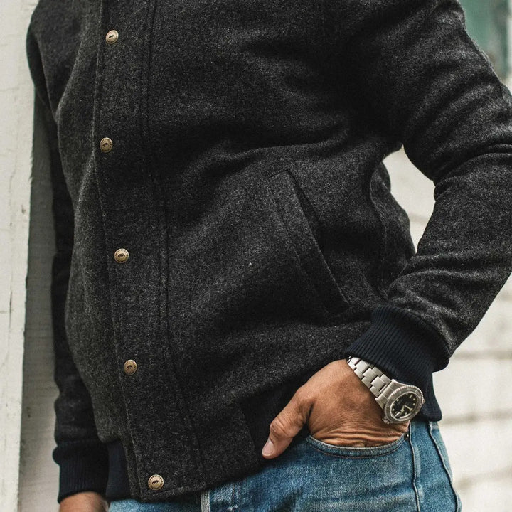 Herren kuschelige und stylische Strickjacke mit Druckknöpfen und seitlichen Taschen Echoarchiv