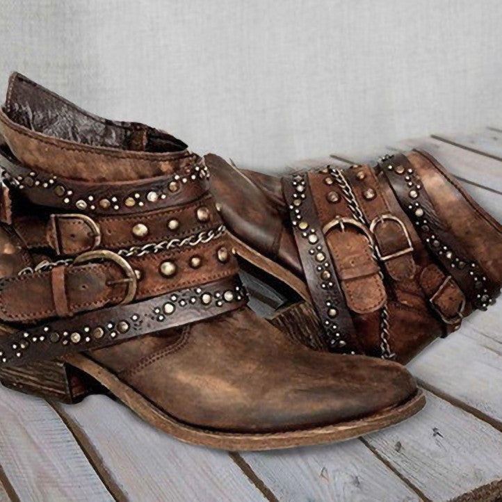 Damen nan knöchelhohe Biker-Stiefelette mit mehreren Nietenriemen, dekorativen Ketten und verstellbaren Schnallen Echo Archiv