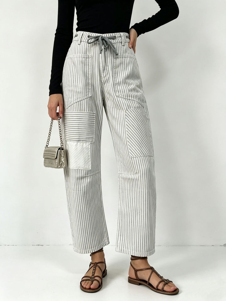 Damen nan High‑Waist Relaxed‑Hose mit vertikalem Streifenmuster, aufgesetzten Knie‑Patches und Kordelzug Echo Archiv