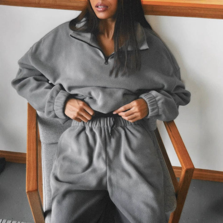 Damen Ultraweiches Fleece-Relaxset mit Stehkragen, halbem Reißverschluss und elastischer Schlupfhose – Avérine