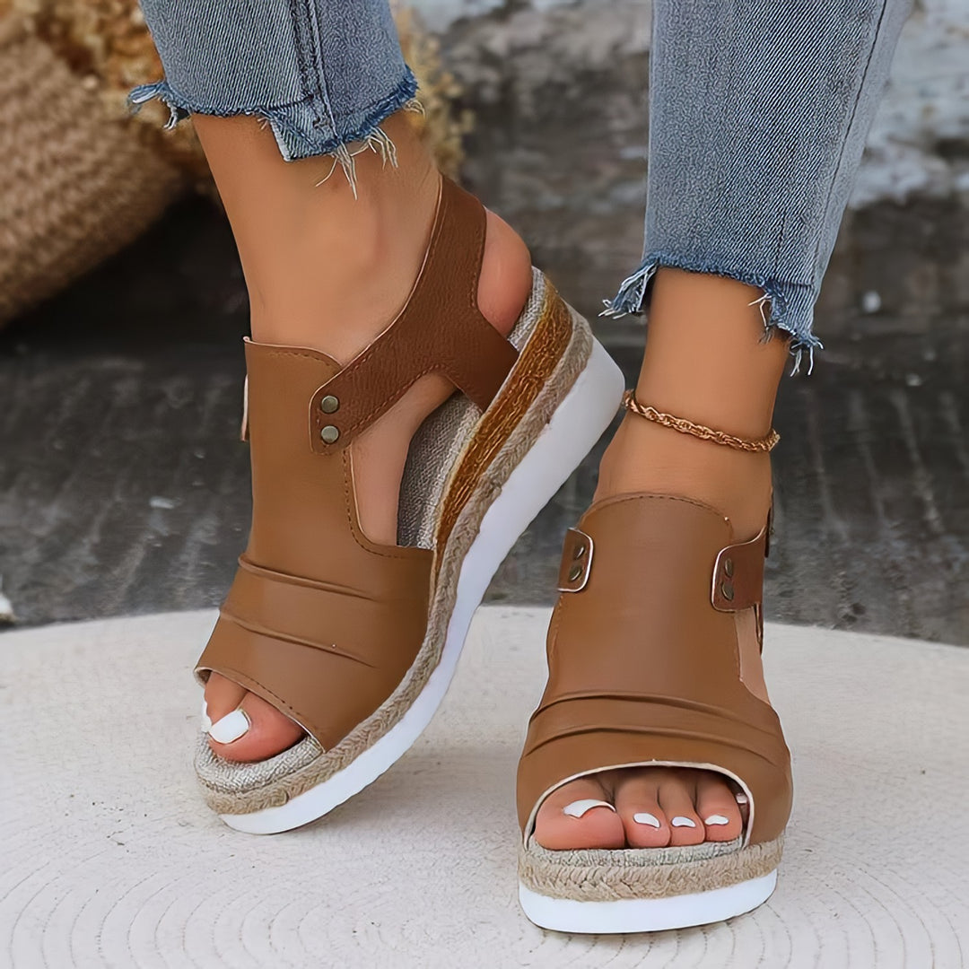 Damen nan Keilsandalette mit juteumwickeltem Espadrille-Plateau verstellbarem Fersenriemen und gepolstertem Komfortfußbett Echo Archiv
