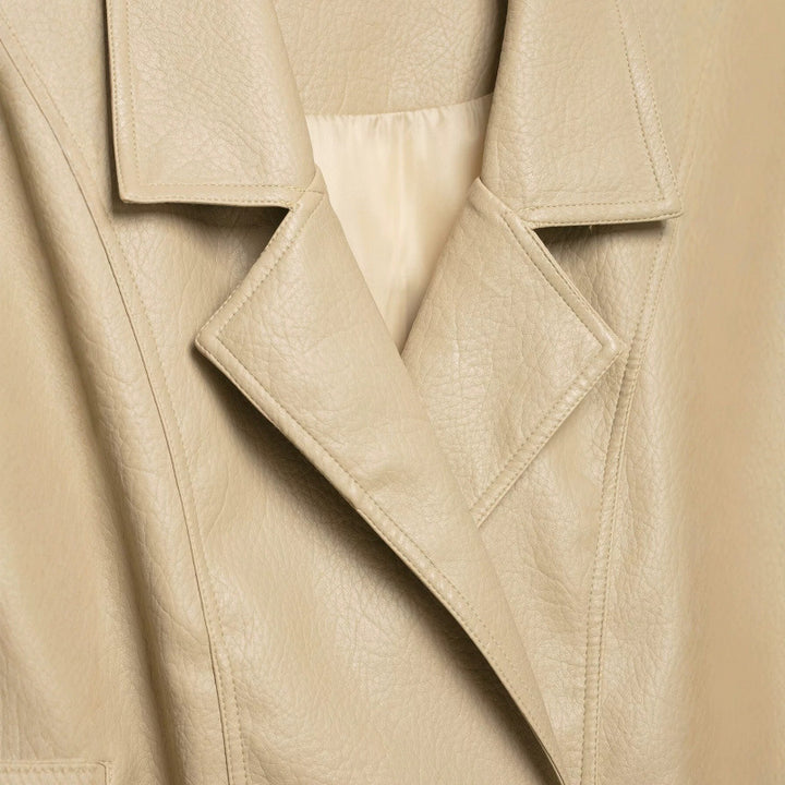 Damen Cropped Lederimitat-Blouson mit doppelreihiger Knopfleiste, weitem Revers und elastischem Saum Echo Archiv