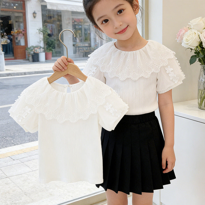Mädchen modische Bluse mit voluminösem Tüllkragen und eleganten Details Echo Archiv