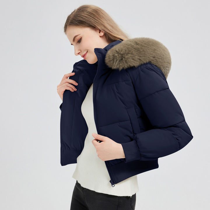 Damen kurzer gesteppter Kapuzenblouson mit Webpelzblende und geripptem Saum – Célinea