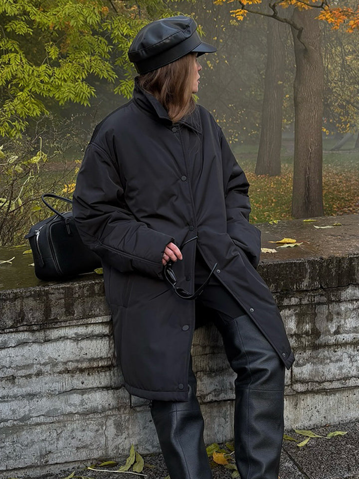 Damen Übergangs-Wintermantel mit minimalistischer Steppung, hochschließendem Kragen und Druckknopfverschluss Echoarchiv
