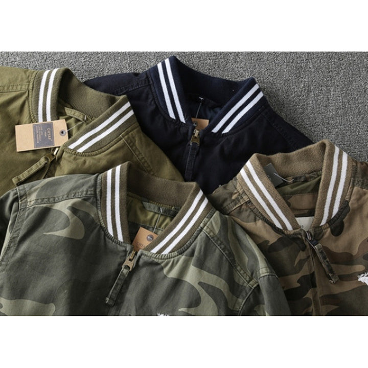 Herren Militärische Bomberjacke mit stylischem Camouflage-Muster Echoarchiv