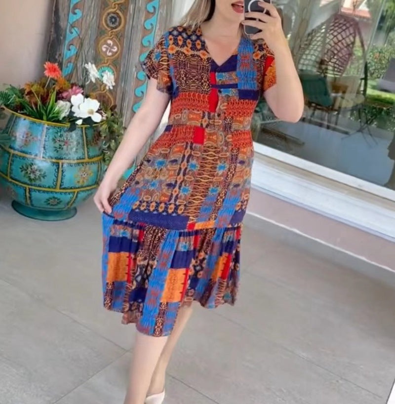 Damen nan gestuftes Midikleid mit V-Ausschnitt, kurzen Ärmeln und Patchwork-Optik Echo Archiv