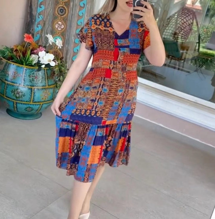 Damen nan gestuftes Midikleid mit V-Ausschnitt, kurzen Ärmeln und Patchwork-Optik Echo Archiv