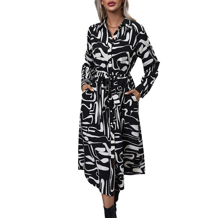 Damen Midikleid im Hemdblusenstil mit grafischem Print, Bindegürtel und Seitenschlitzen Echoarchiv