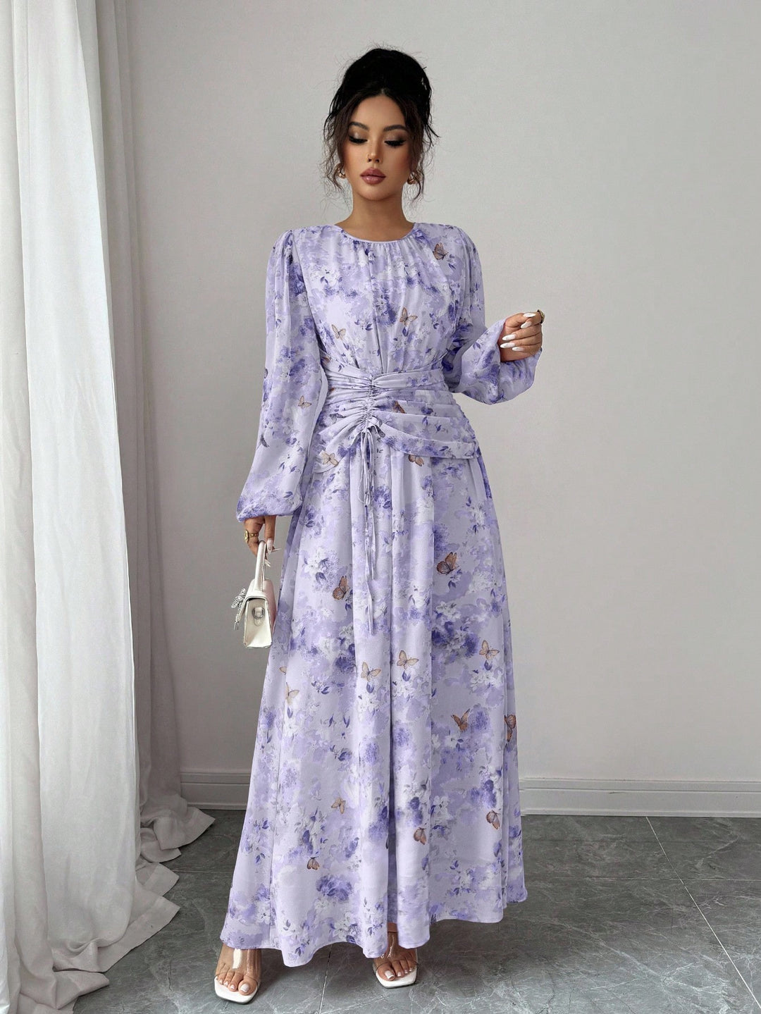 Damen Maxikleid mit floralem Schmetterlingsprint, geraffter Taillenpartie und langen Ballonärmeln Echo Archiv