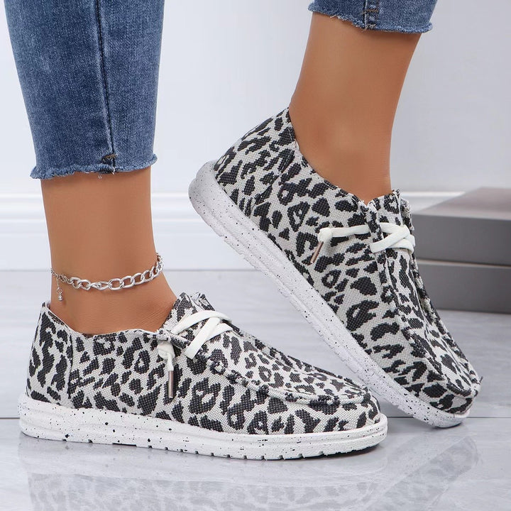 Damen Slip-On Sneaker im Leoprint mit Canvas-Obermaterial und elastischem Schnürband Echoarchiv