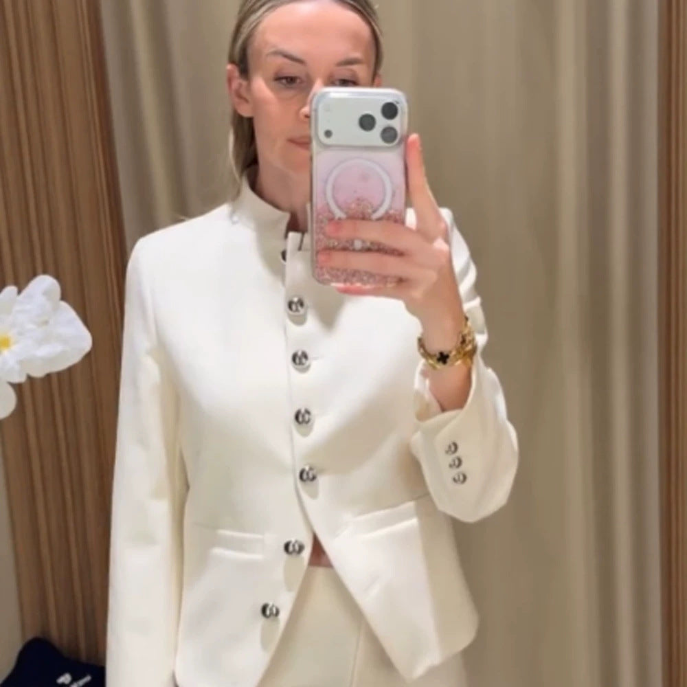 Damen Taillierter Blazer mit Stehkragen und silbernen Schmuckknöpfen Echoarchiv