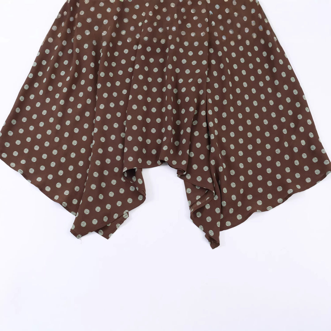 Damen gepunktetes Midi Kleid mit Stehkragen, Schleifenband, Plisseeoberteil und asymmetrischem Saum – Élara