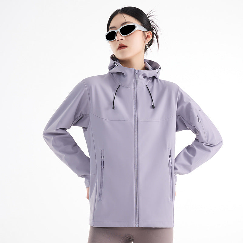 Damen Atmungsaktive Softshell-Regenjacke mit Kapuze, winddicht und minimalistischer Tech-Optik Echoarchiv