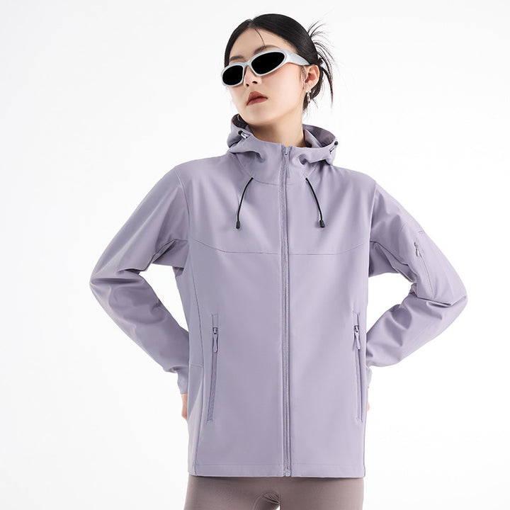 Damen Atmungsaktive Softshell-Regenjacke mit Kapuze, winddicht und minimalistischer Tech-Optik Echoarchiv