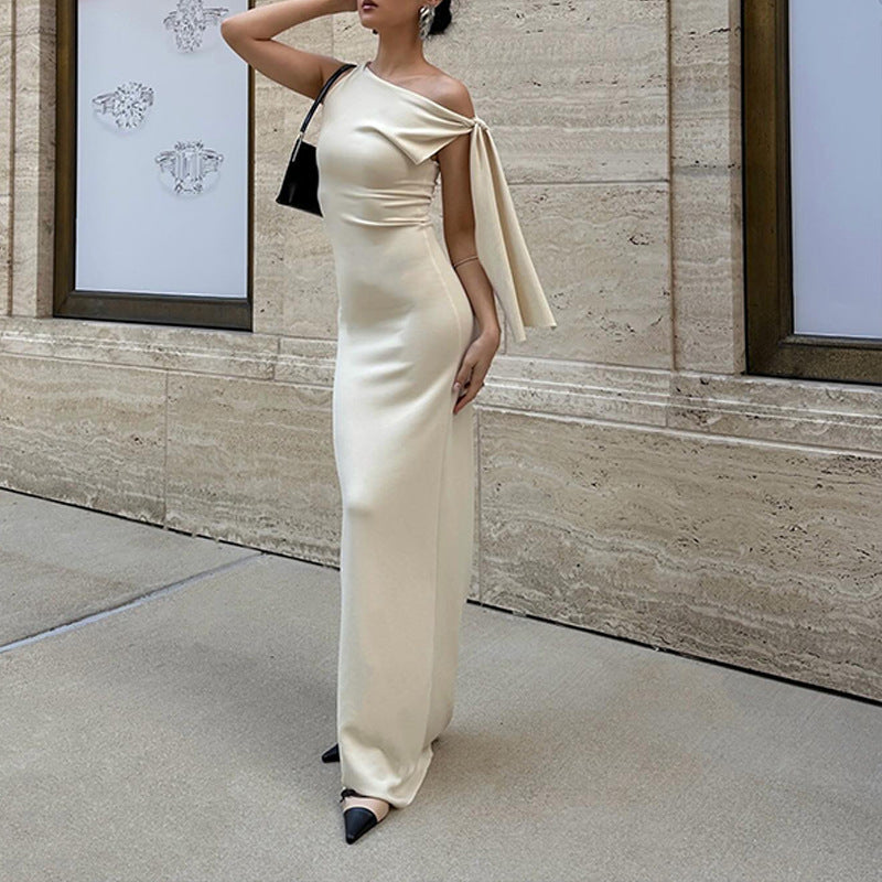Damen Maxikleid mit asymmetrischem Ausschnitt und raffiniertem Schleifendetail Echo Archiv