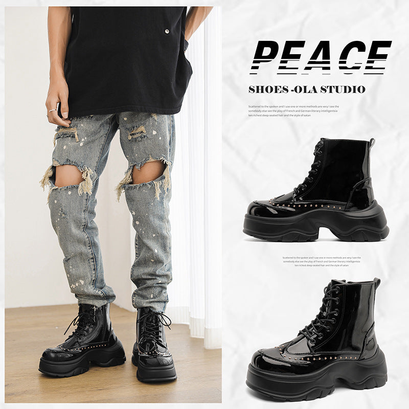 Damen Plateau-Boots mit Lackfinish, Schnürung und Nietenbesatz – Lioré