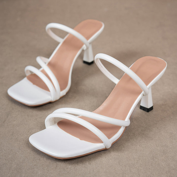 Damen nan minimalistische Sandalette mit drei schmalen Riemen, quadratischer Zehenform und femininem Trichterabsatz Echo Archiv