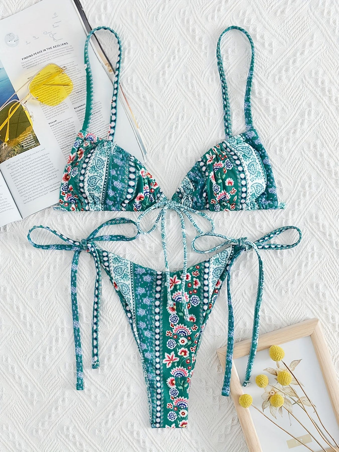Damen Triangel-Bikini mit verspieltem Design und verstellbaren Trägern Echo Archiv