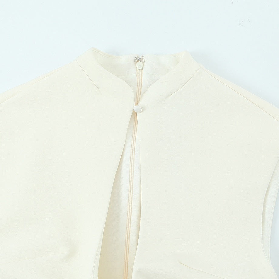 Damen ärmelloses Designer-Kleid mit dekorativem Ausschnitt und figurbetontem Schnitt Echo Archiv