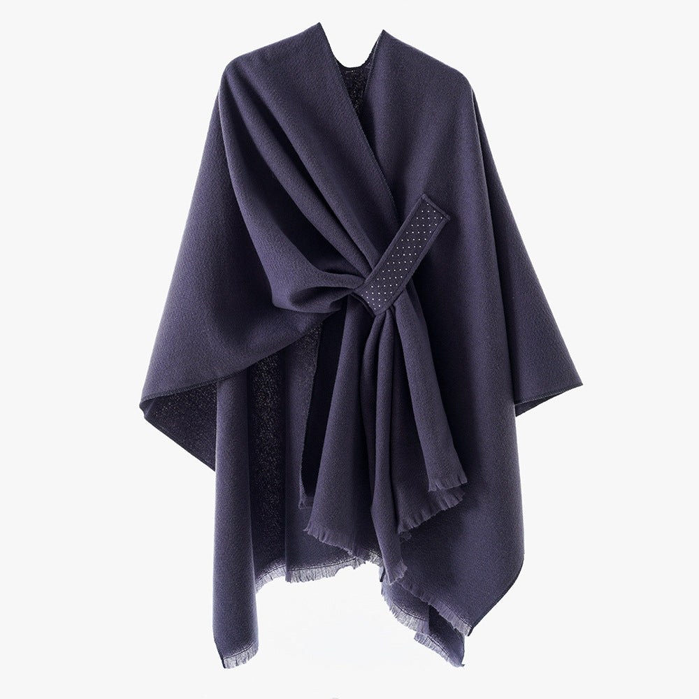 Damen Eleganter Wickel-Umhang aus Wollmischung mit Taillenschärpe und Fransensaum – Avérine