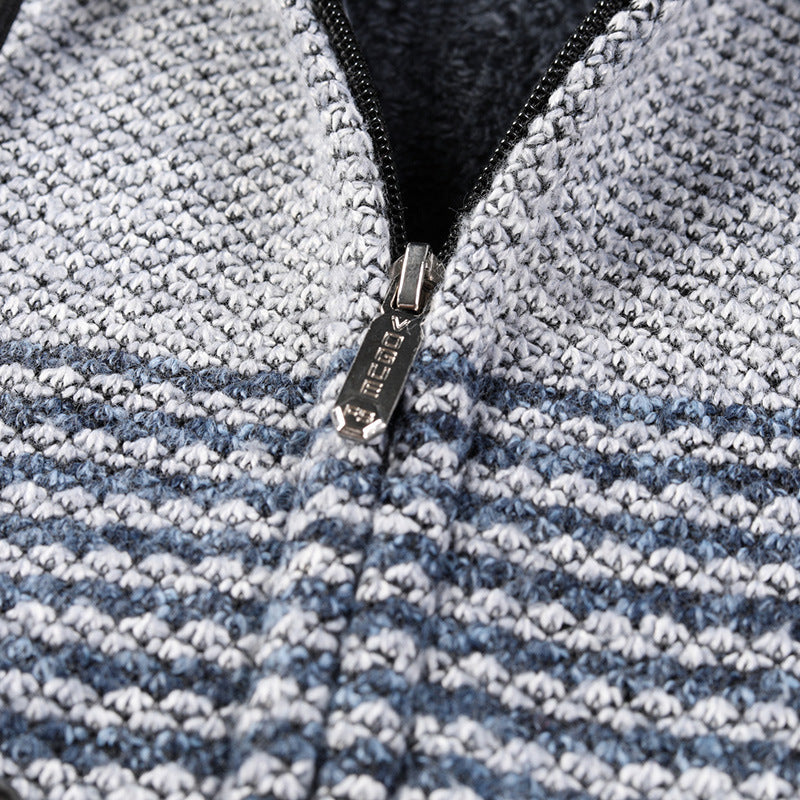 Herren Sportlicher Strickpullover mit Kapuze und dekorativen Streifen Echoarchiv