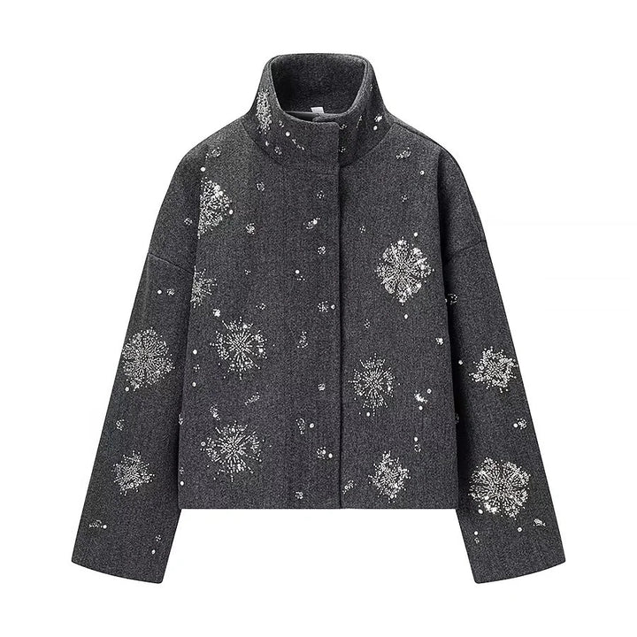 Damen boxy Kurzjacke mit hohem Stehkragen und funkelnder Perlen‑ und Paillettenstickerei – Célinea