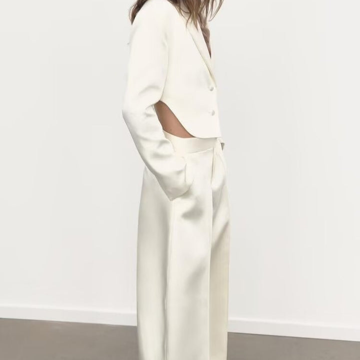 Damen Cropped-Kurzblazer mit abgerundetem Saum und Reverskragen Echoarchiv
