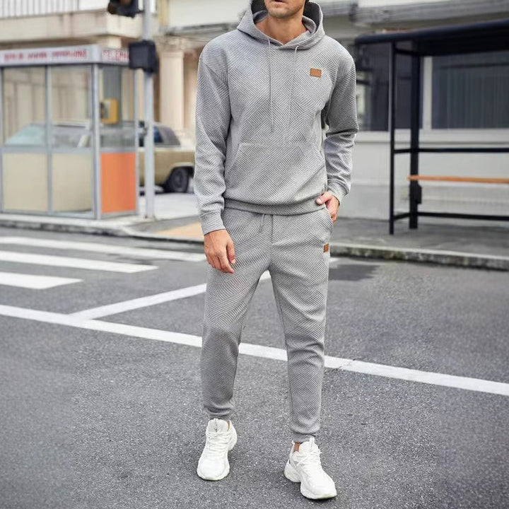 Herren Sportliches Lounge-Set mit stylischer Kapuze und praktischen Taschen Echoarchiv