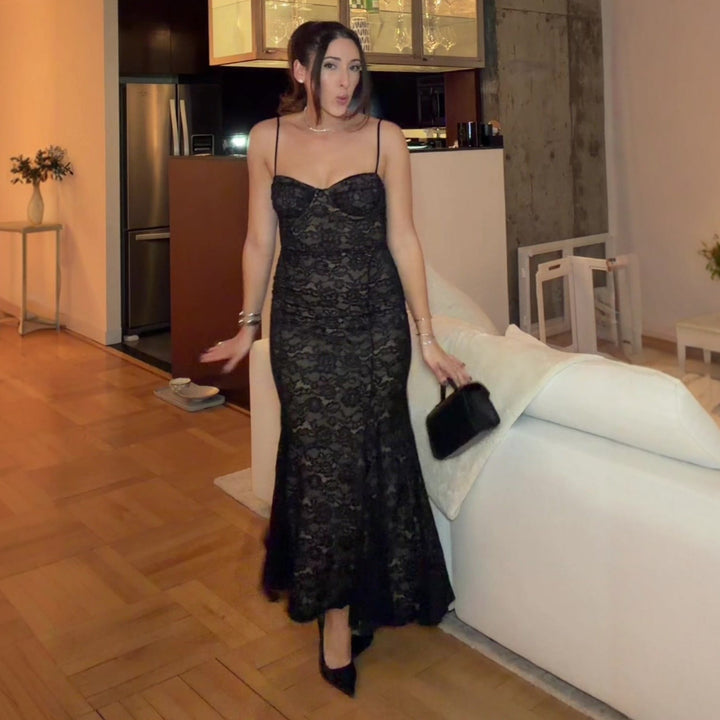 Damen Spitzenkleid mit sanften Konturen und trägerlosem Design Echo Archiv