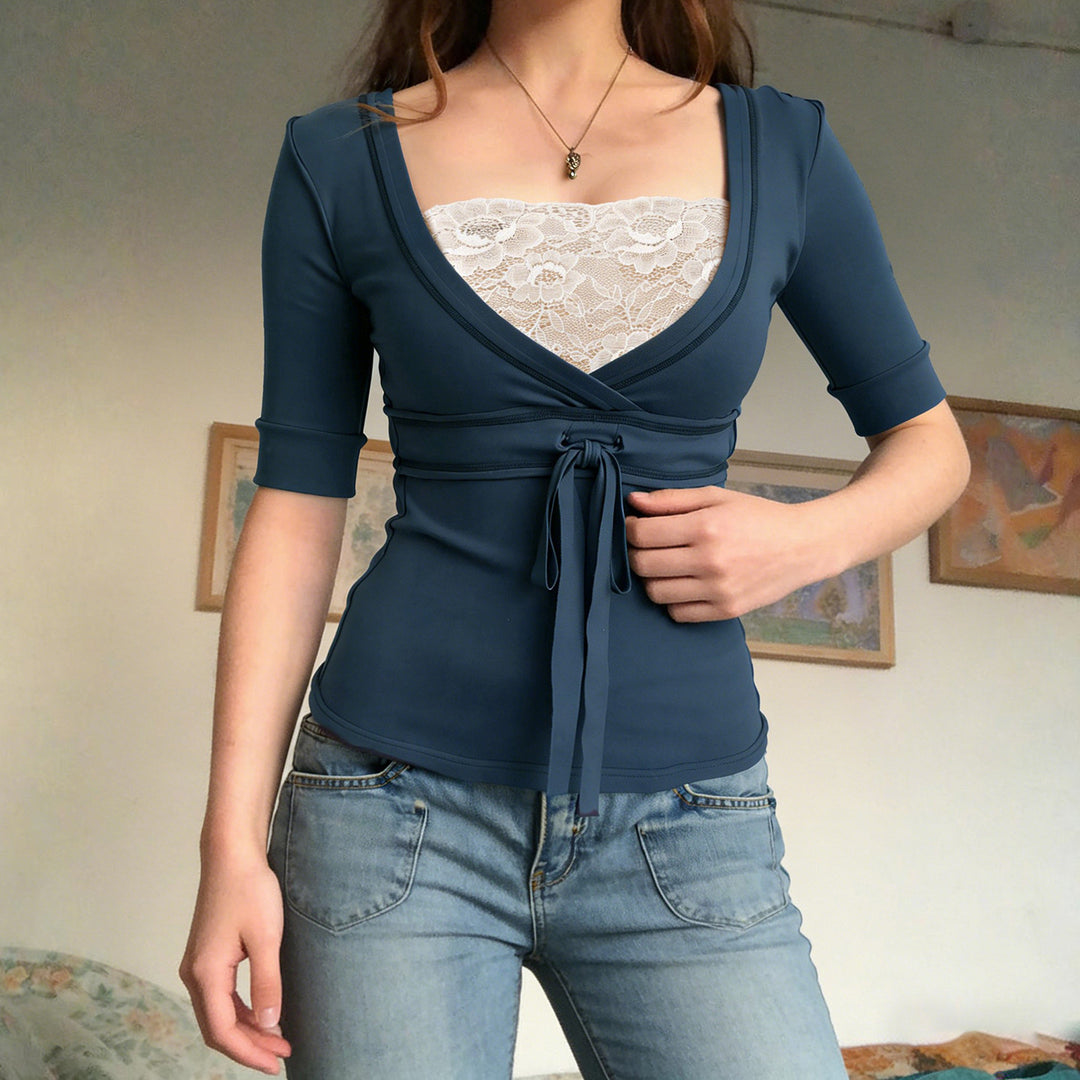 Damen Wickeloberteil mit raffinierter Frontschnürung und eleganten Ärmelabschlüssen Echo Archiv