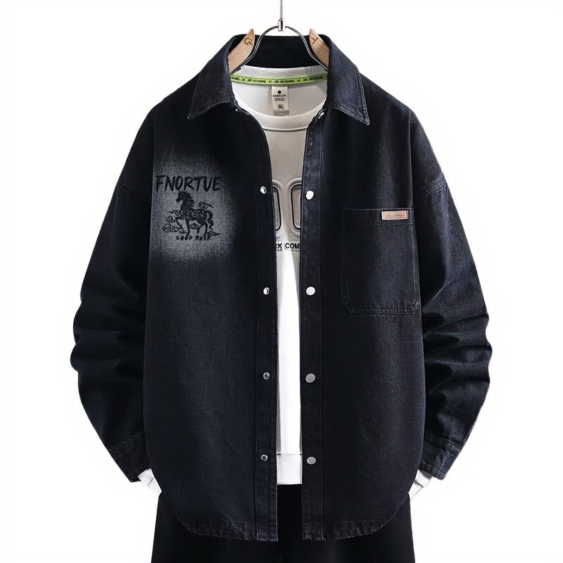 Herren Locker geschnittene Denim-Hemdenjacke mit künstlerischem Rückenprint und Overshirt-Schnitt Echoarchiv