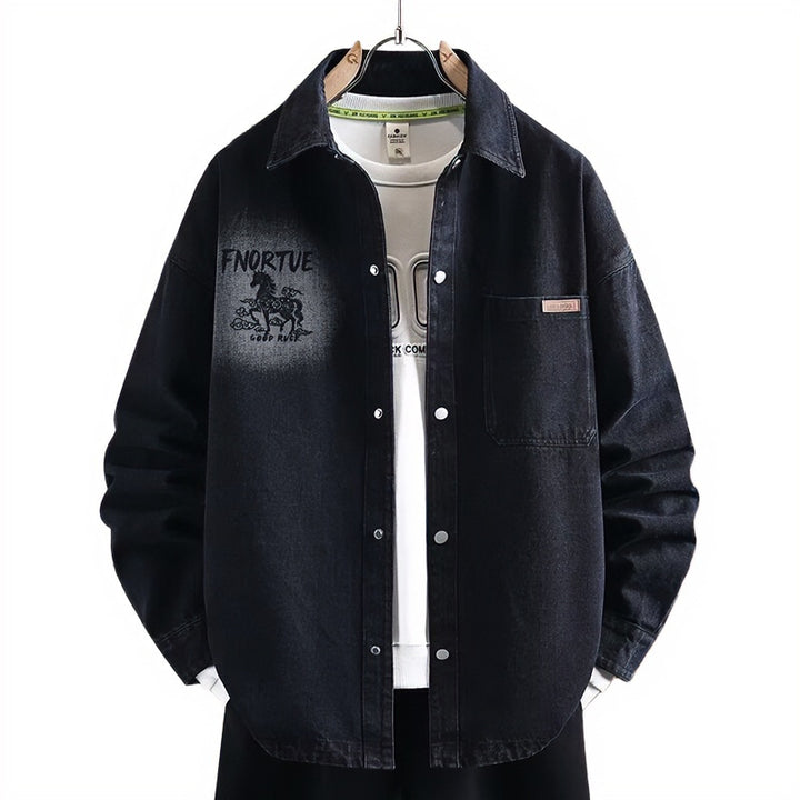 Herren Locker geschnittene Denim-Hemdenjacke mit künstlerischem Rückenprint und Overshirt-Schnitt Echoarchiv