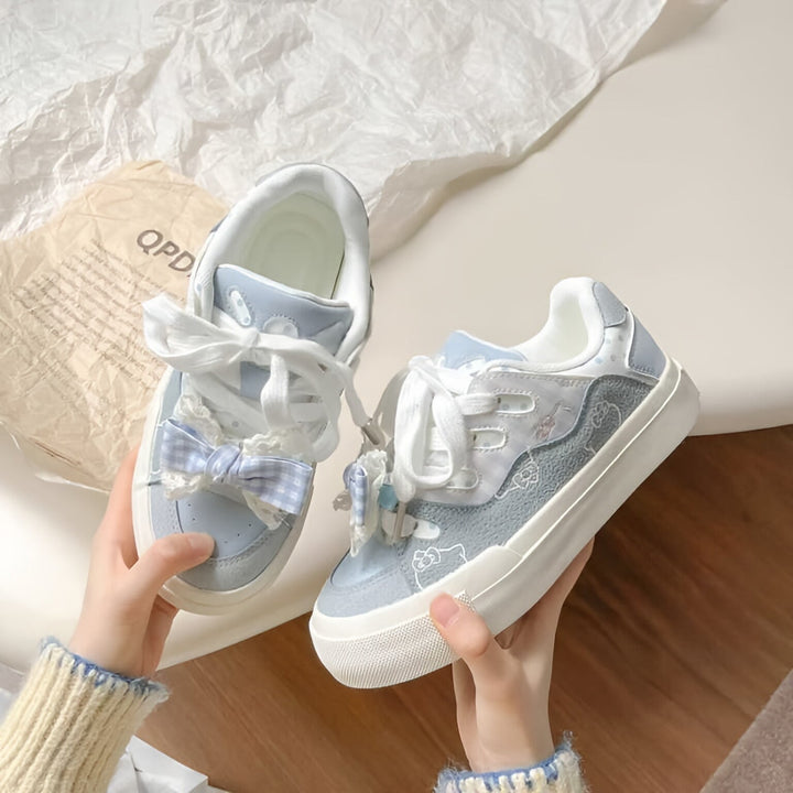 Damen Verspielte Sneakers mit Rüschendetail undem freundlichen Tiermotiven Echo Archiv