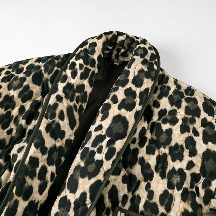 Damen Kurzjacke mit Leopardenprint, kastiger Silhouette und Schalkragen Echo Archiv