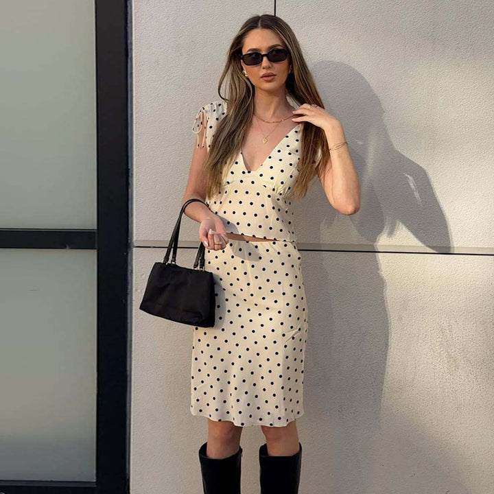 Damen Elegantes Polka-Dot Kleid mit tiefem V-Ausschnitt und verstellbaren Schulterbändern Echo Archiv