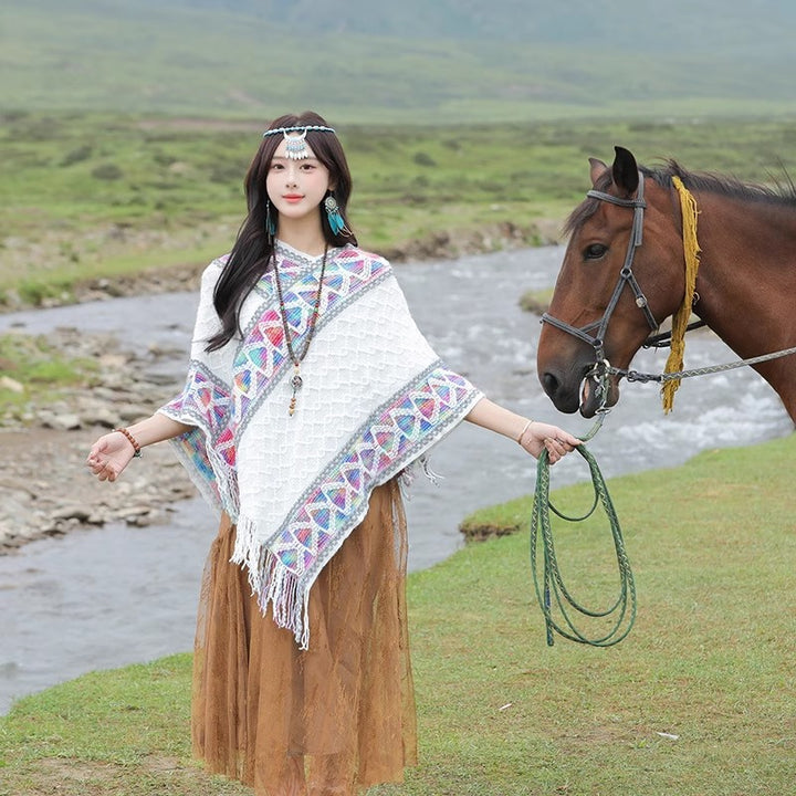 Damen Oversize-Poncho mit Fransen und geometrischem Jacquardbesatz Echo Archiv