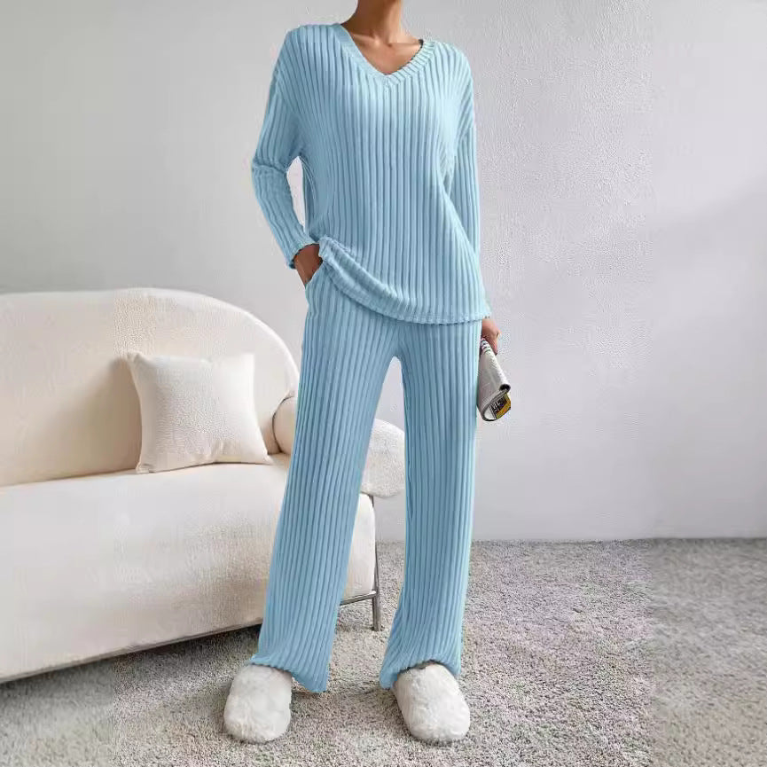 Damen Eleganter und bequemer Strickanzug Echo Archiv
