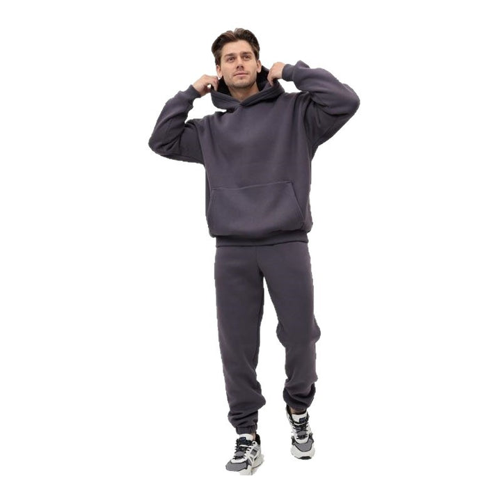 Herren komfortabler Kapuzenpullover und Jogginghose Echoarchiv