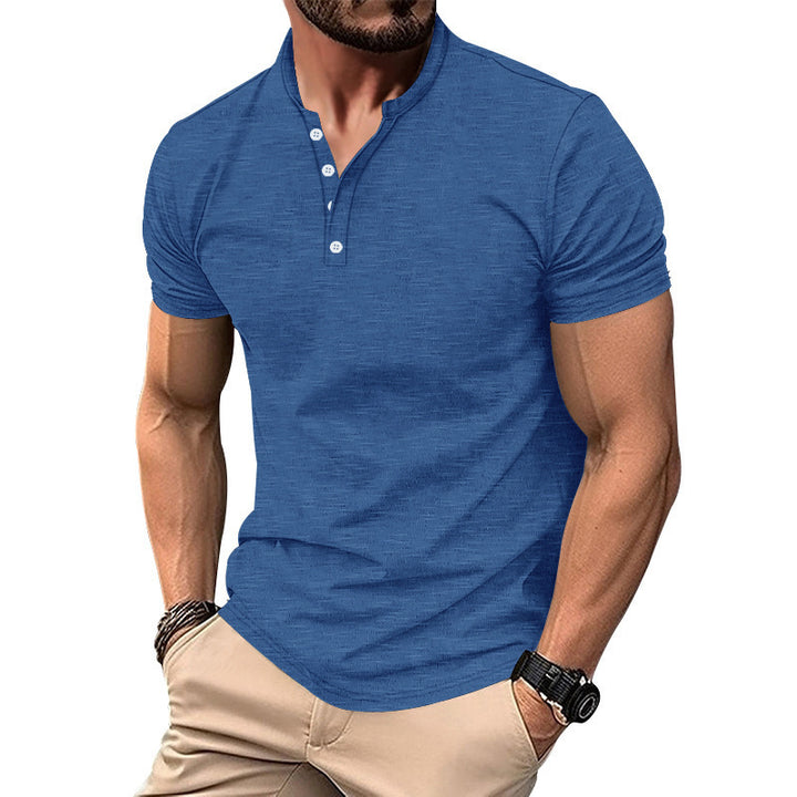 Herren Kurzarm-Henley-T-Shirt mit dekorativen Knopfdetails und geschmeidiger Oberfläche Echoarchiv