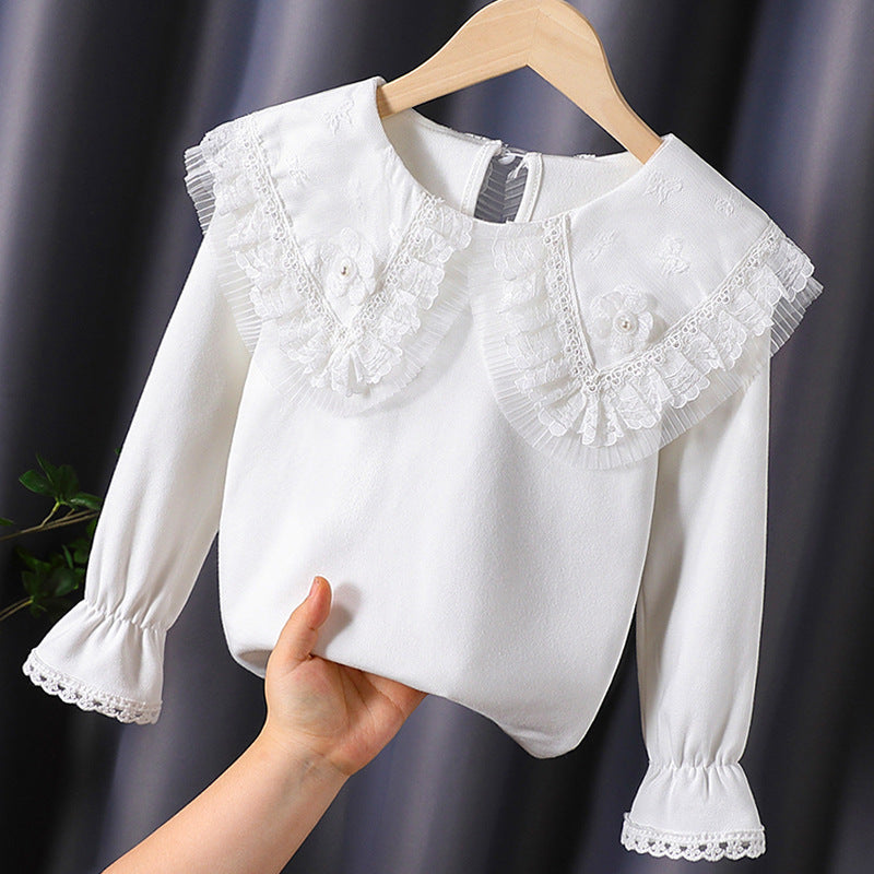 Mädchen Bluse mit üppigem Spitzenkragen und filigranen Applikationen Echo Archiv