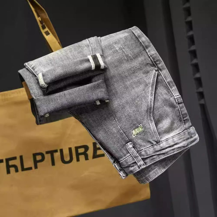 Herren lässige Jeans mit modernen Used-Effekten und konisch zulaufendem Bein Echoarchiv
