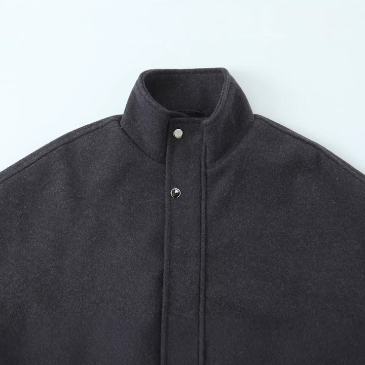 Damen Kurz geschnittene Wollblousonjacke mit Stehkragen, Druckknopfleiste und elastischem Saum Echo Archiv