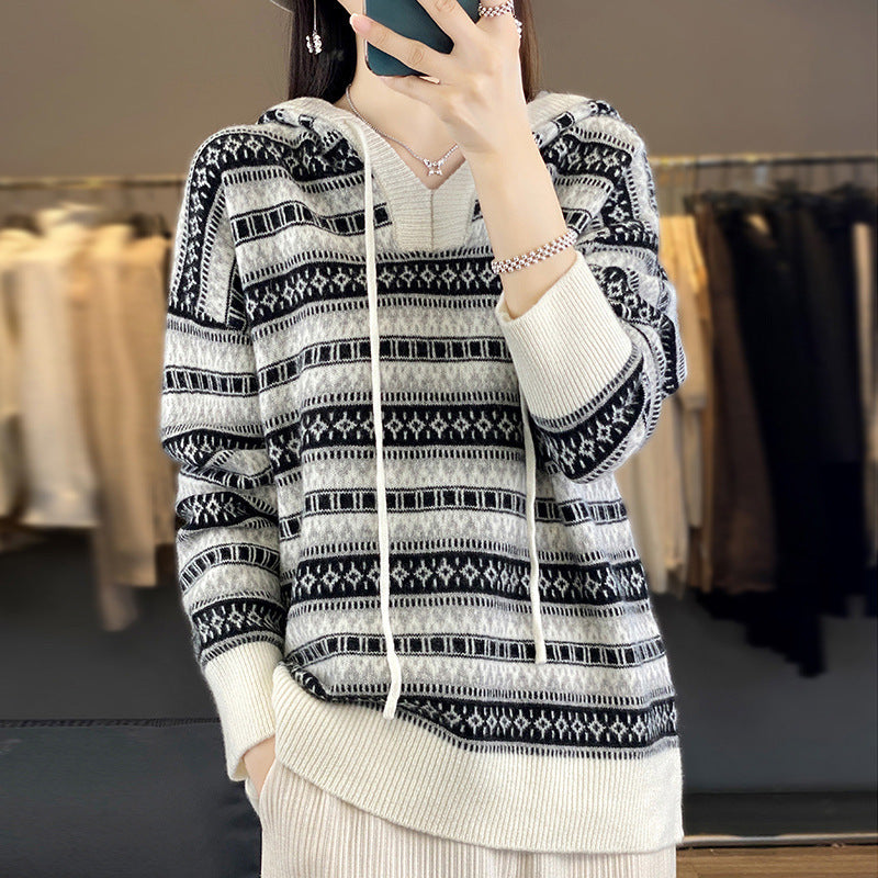 Damen Oversize Jacquard-Strickkapuzenpullover mit V‑Schlitz und gerippten Bündchen Echoarchiv