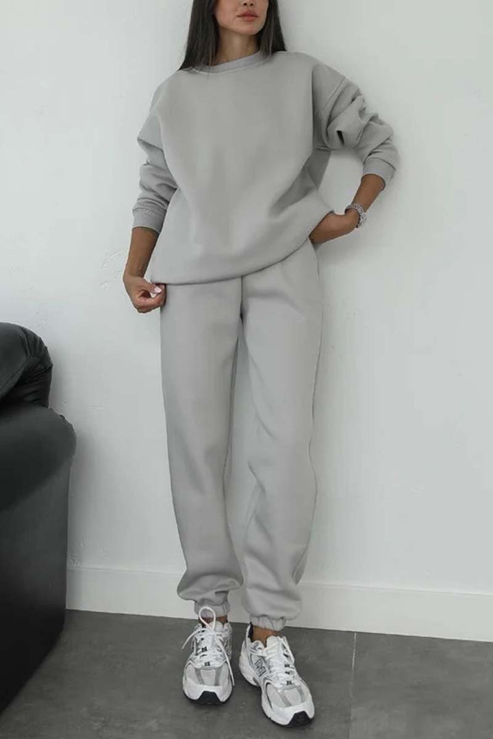 Damen nan minimalistisches Cozy-Set aus schwerer French‑Terry mit weitem Rundhals-Pullover und gerader Jogginghose Echo Archiv