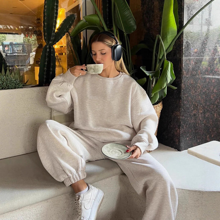 Damen Sportlicher Oversized Kapuzenpullover und Freizeithose Set Echo Archiv